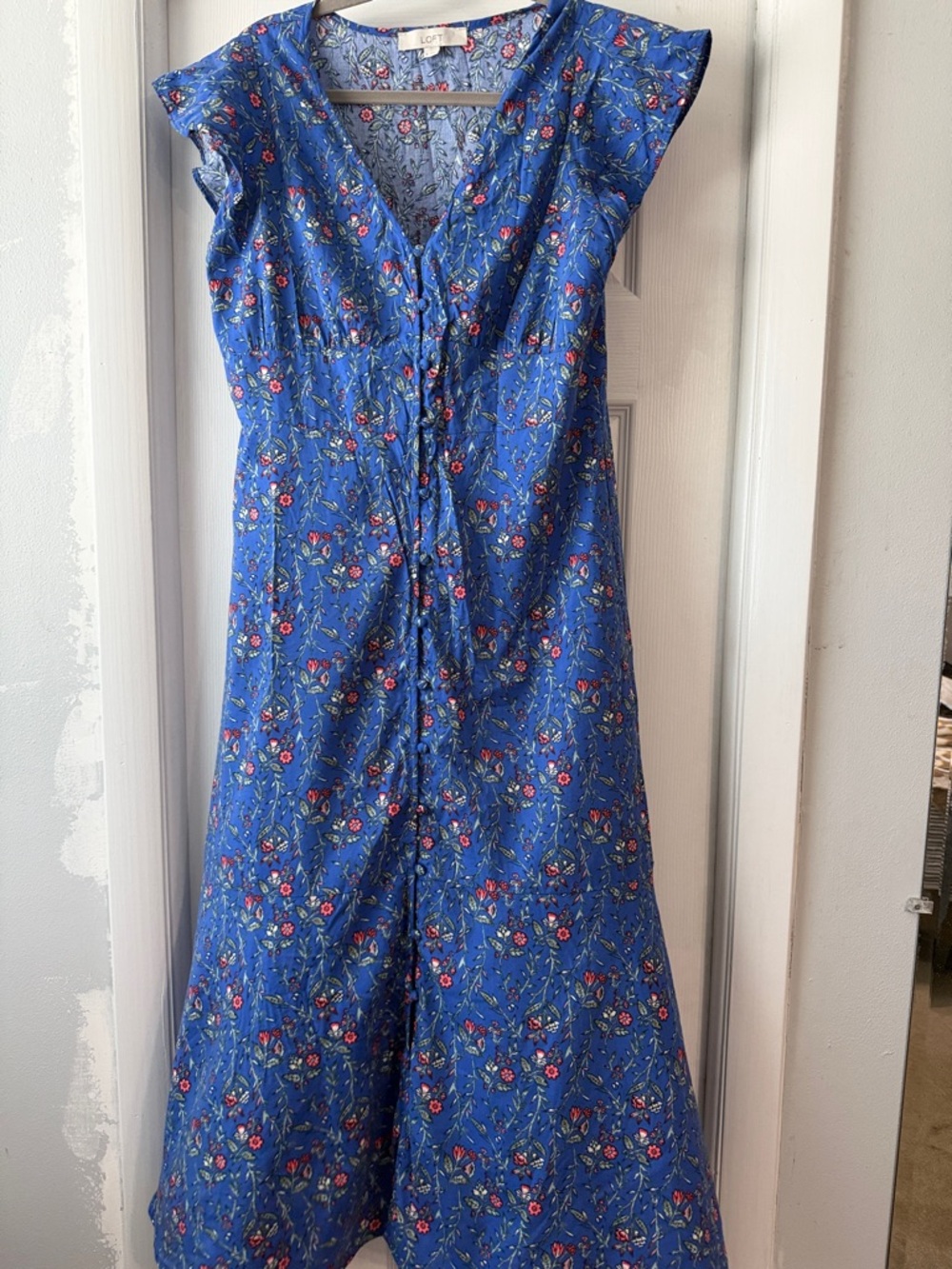 LOFT Blue Floral Button-Front Midi Dress with Flutter Sleeves - size 8